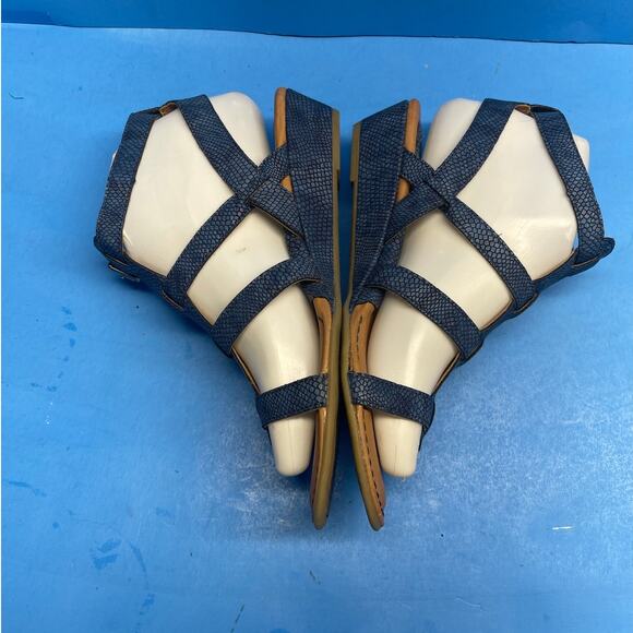 B.O.C. Born Concepts Blue Strappy Flat Slingback Sandals 7 M Casual Comfort - Picture 5 of 10
